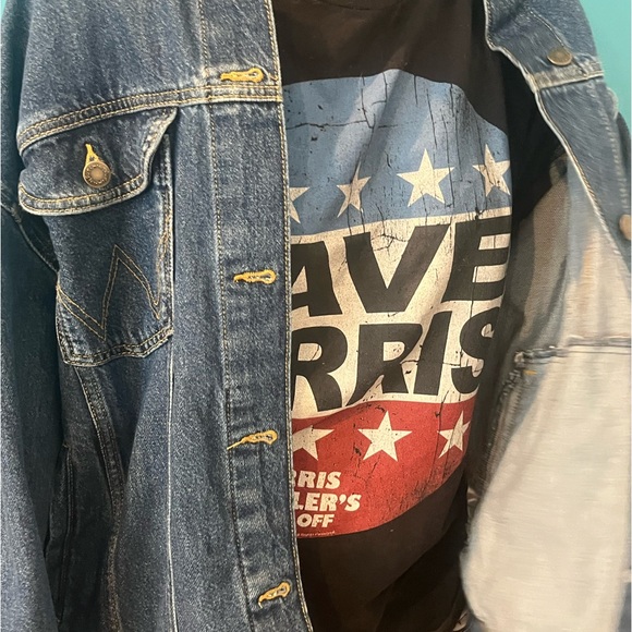 Vintage Yellowstone  Wrangler Oversized Jean Jacket - Picture 5 of 17